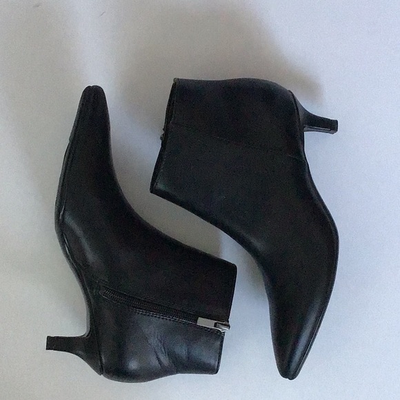 Naturalizer Shoes - 💠NWOT Naturalizer Bootie💠